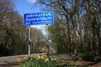 Oudemirdum plaatsnaam in lente 